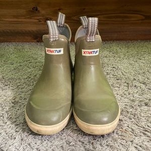 Xtratuf deck boots, olive, size 9